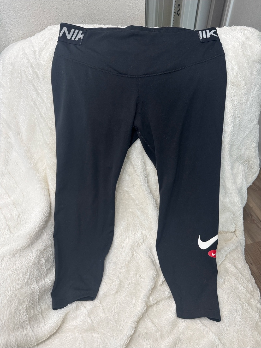 Women’s Nike DriFit Leggings - Picture 2 of 8